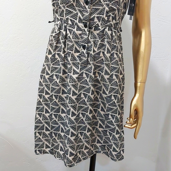 Sleeveless Printed Dress - Picture 4 of 6